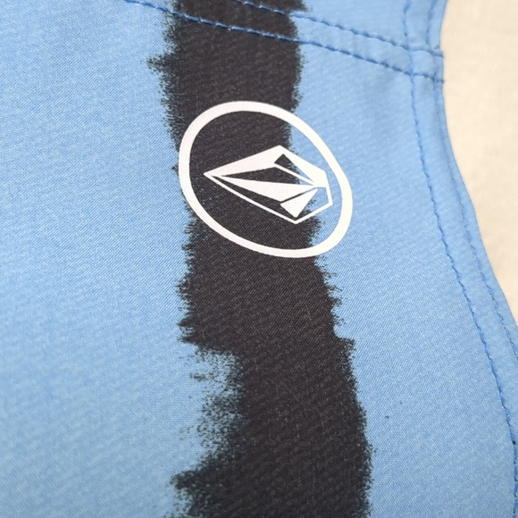 Volcom Men's Long 4 Way Stretch Board Shorts Size 36 Like New - Picture 3 of 8